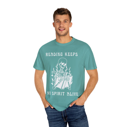 Reading Keeps My Spirit Alive Skeleton T-Shirt – Comfort Colors 1717