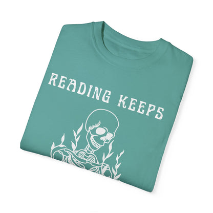 Reading Keeps My Spirit Alive Skeleton T-Shirt – Comfort Colors 1717